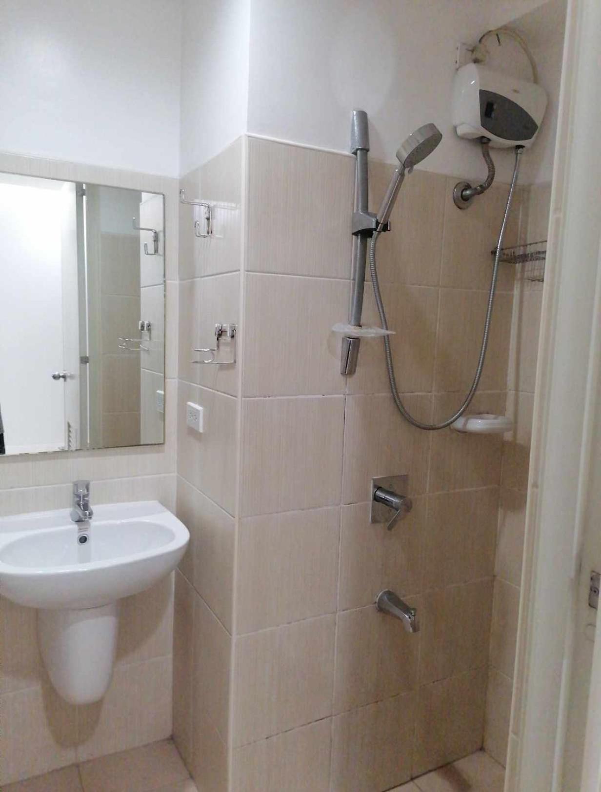 Snugglepod Condotel - Grand Riviera Suites, Us Embassy Manila, Roxas Blvd Manila