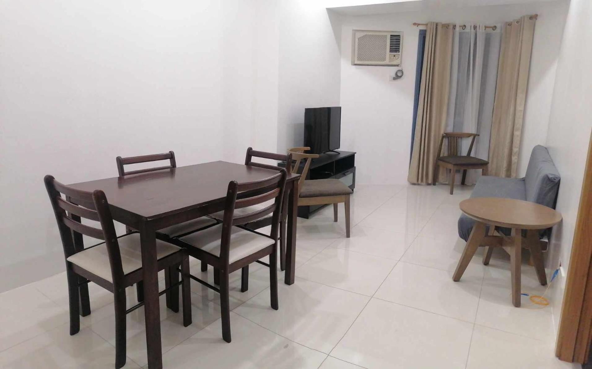 Snugglepod Condotel - Grand Riviera Suites, Us Embassy Manila, Roxas Blvd
