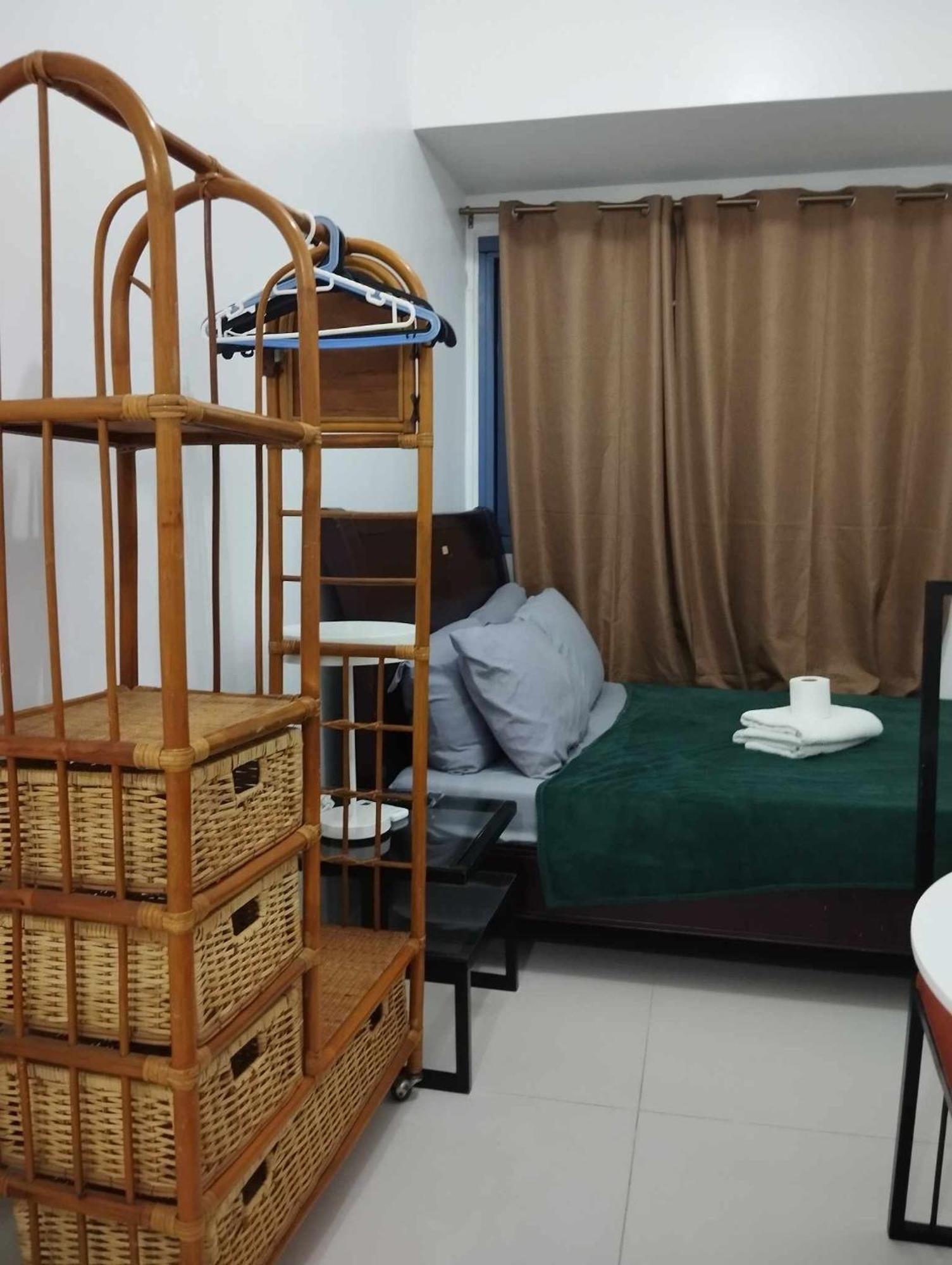 Snugglepod Condotel - Grand Riviera Suites, Us Embassy Manila, Roxas Blvd Aparthotel *