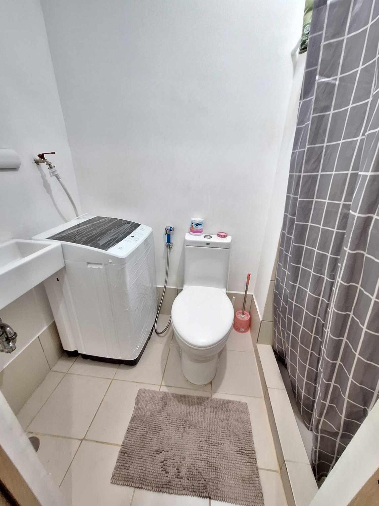 Pool View 1br With Wifi In Grace Taguig Manila