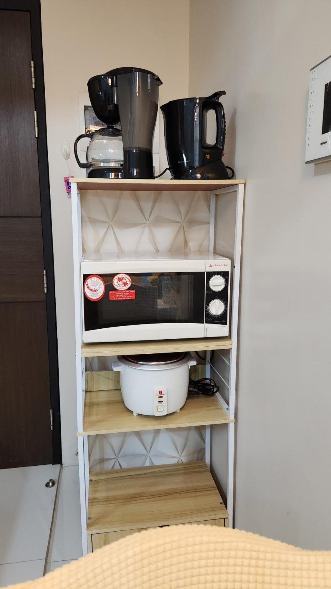 Apartment House Of B&y At 101 Newport Across Naia T3 *