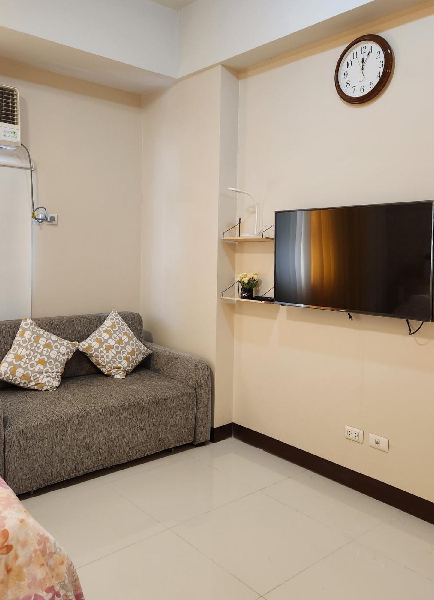 House Of B&y At 101 Newport Across Naia T3 Apartment *