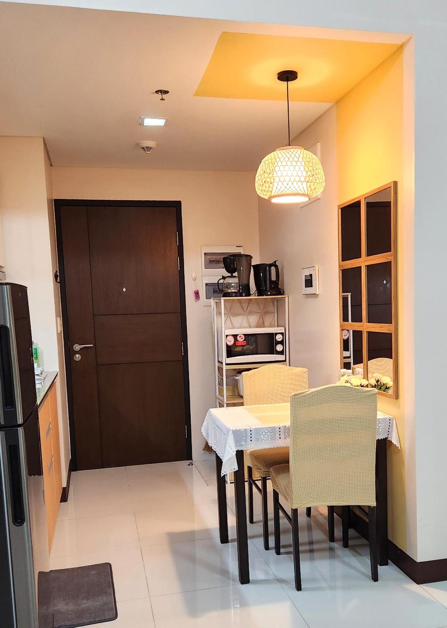 Apartment House Of B&y At 101 Newport Across Naia T3 *