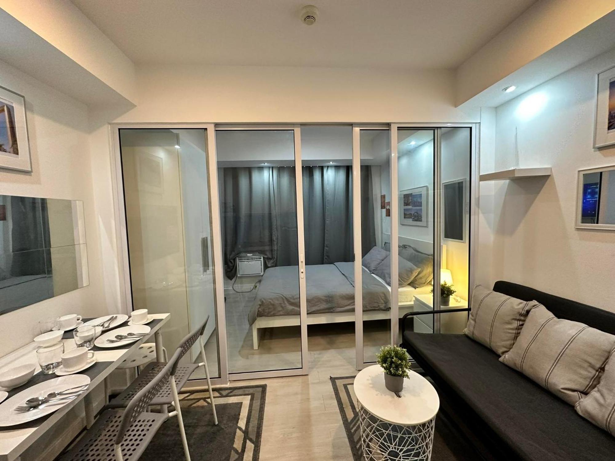 Aparthotel Quelson's Pad In Azure Beach Residences With Wave Pool Access