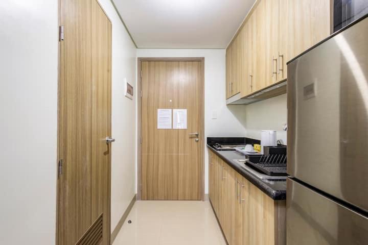 Shore 2 Residences 1br Deluxe In Moa Complex * Manila