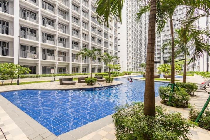 Shore 2 Residences 1br Deluxe In Moa Complex Manila