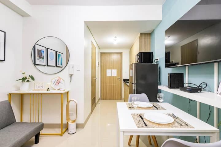 Shore 2 Residences 1br Deluxe In Moa Complex Apartment