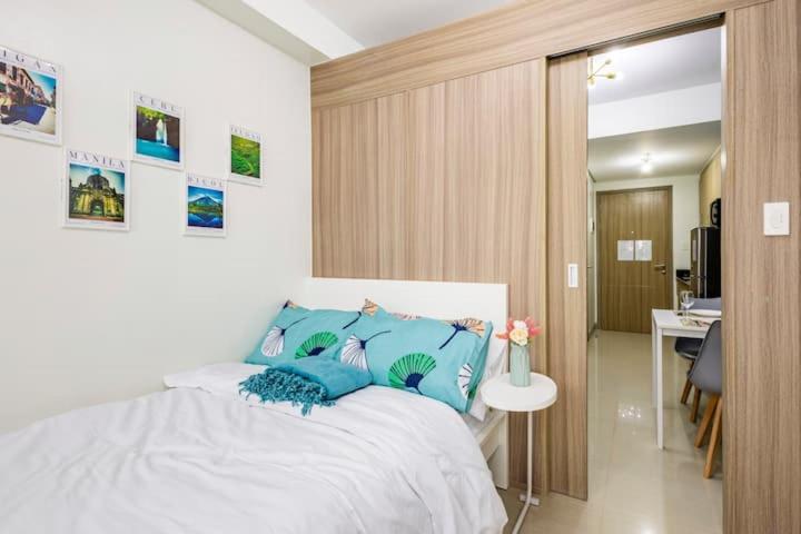 Shore 2 Residences 1br Deluxe In Moa Complex *