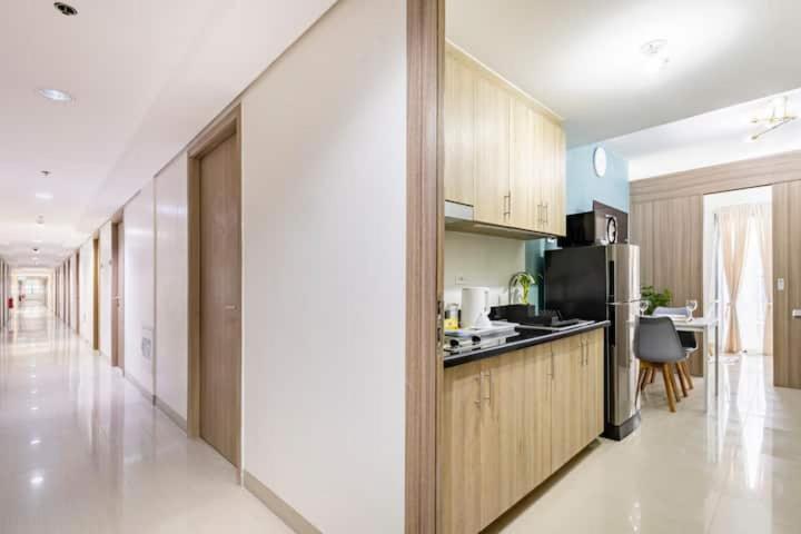Shore 2 Residences 1br Deluxe In Moa Complex * Manila