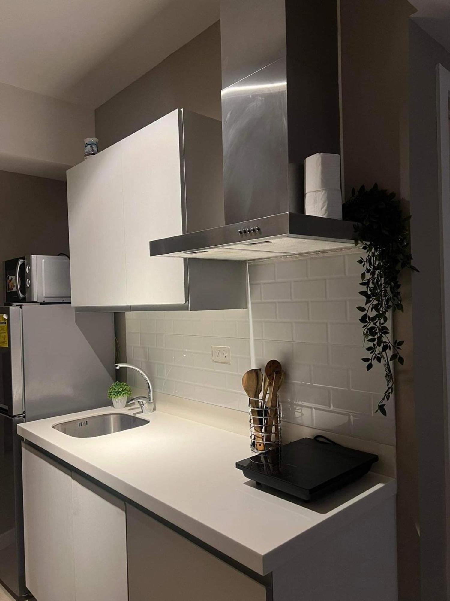 Apartment Azure Urban R&c - Paranaque