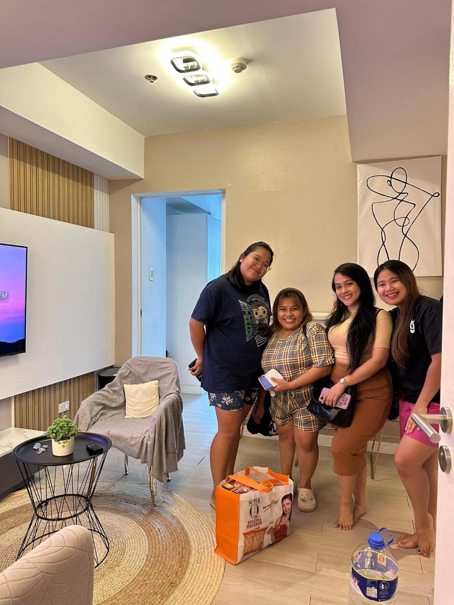 Apartment Azure Urban R&c - Paranaque
