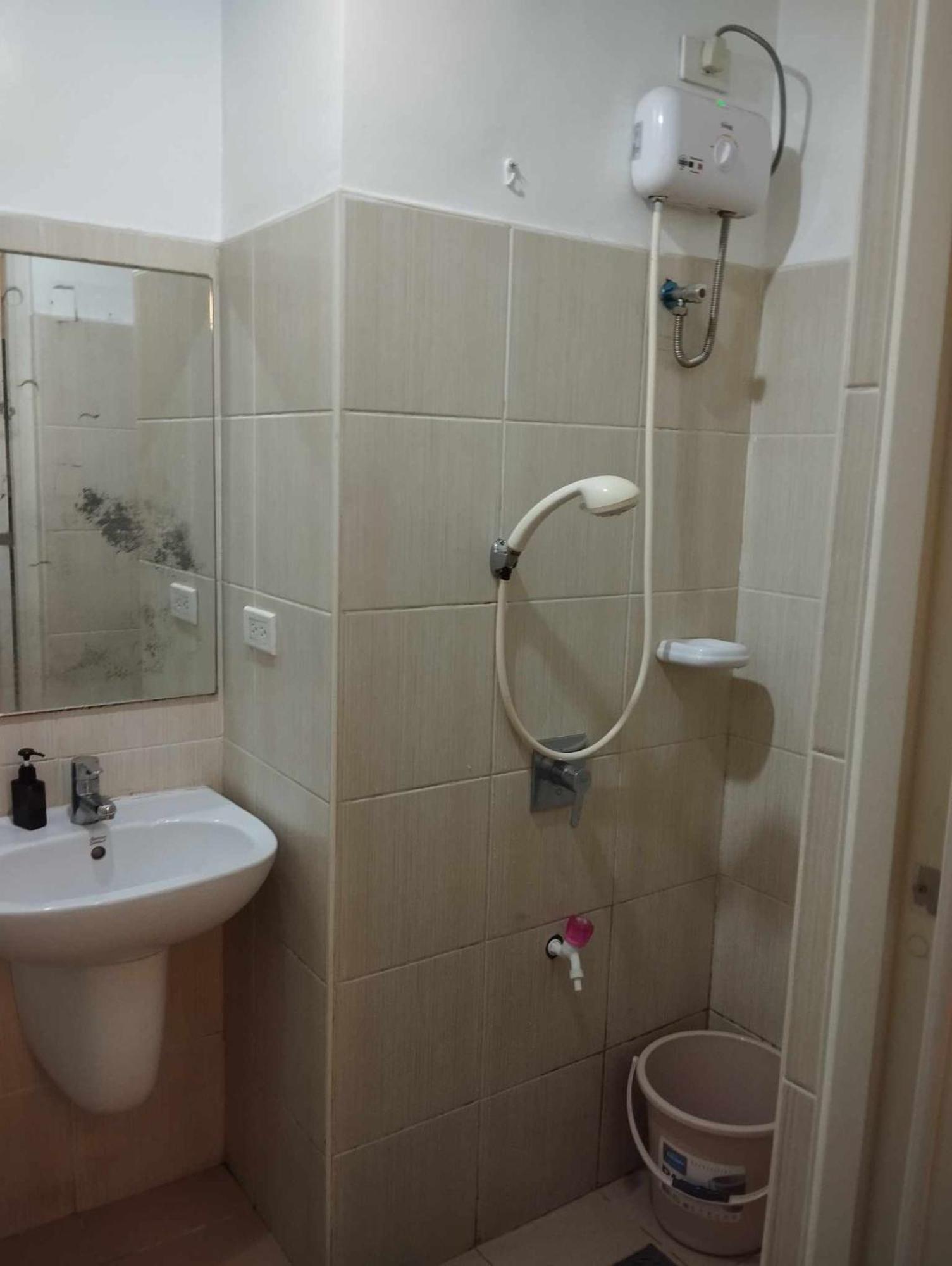 Snugglepod Condotel - Grand Riviera Suites, Us Embassy Manila, Roxas Blvd * Manila