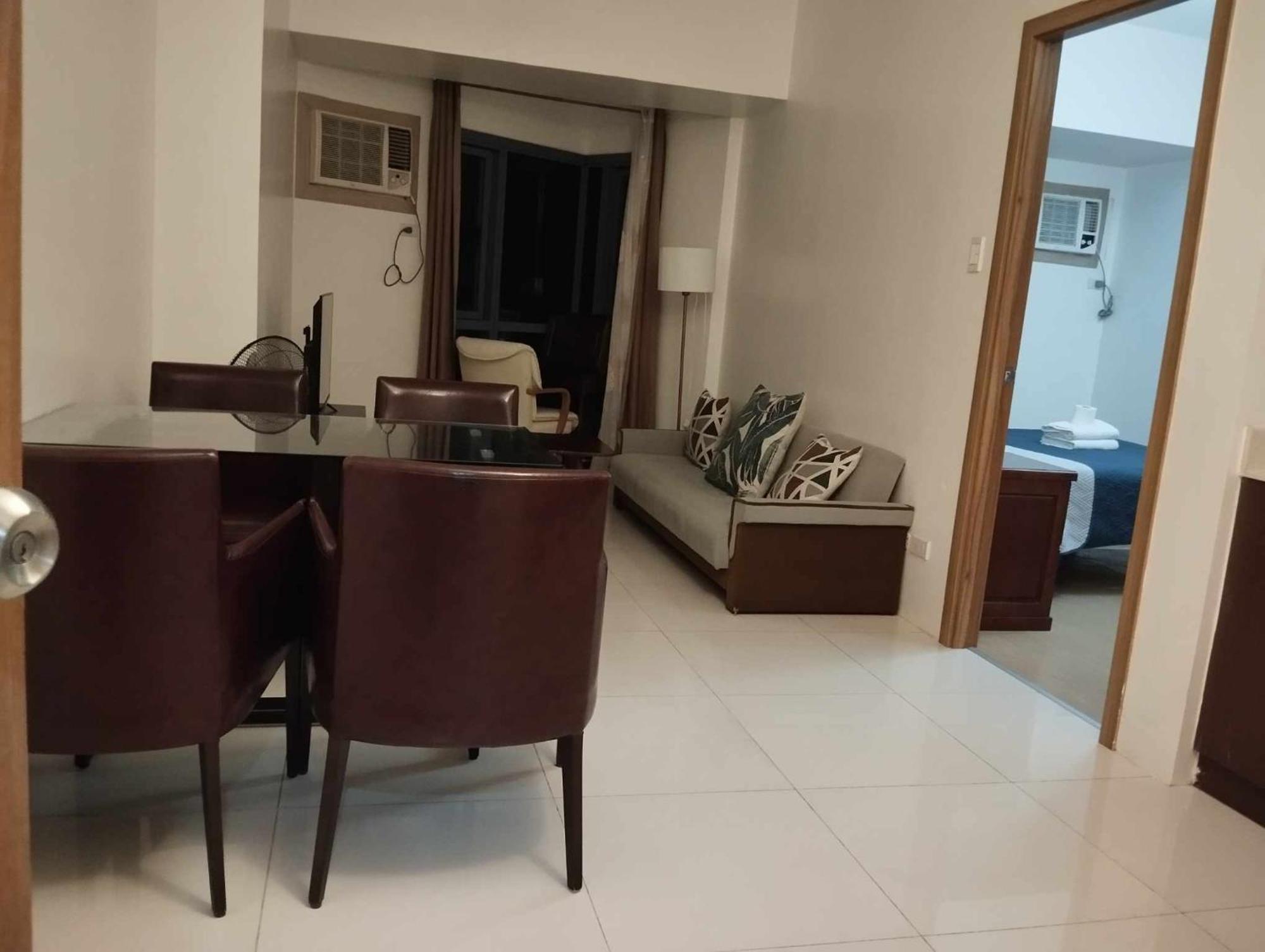 Snugglepod Condotel - Grand Riviera Suites, Us Embassy Manila, Roxas Blvd * Manila