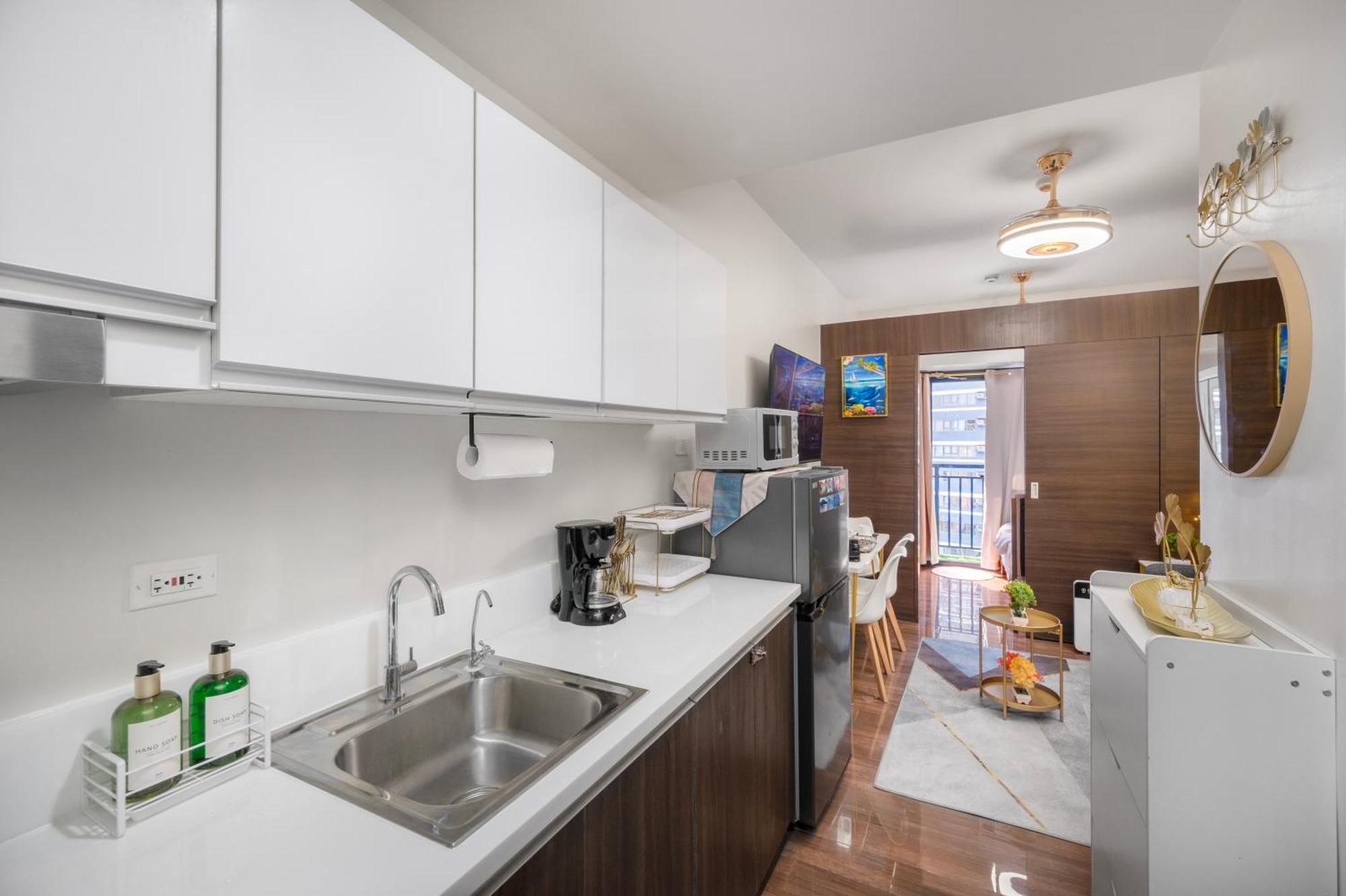 Apartment Newly Turned 0ver Cond0- Air Makati 1br With Balcony