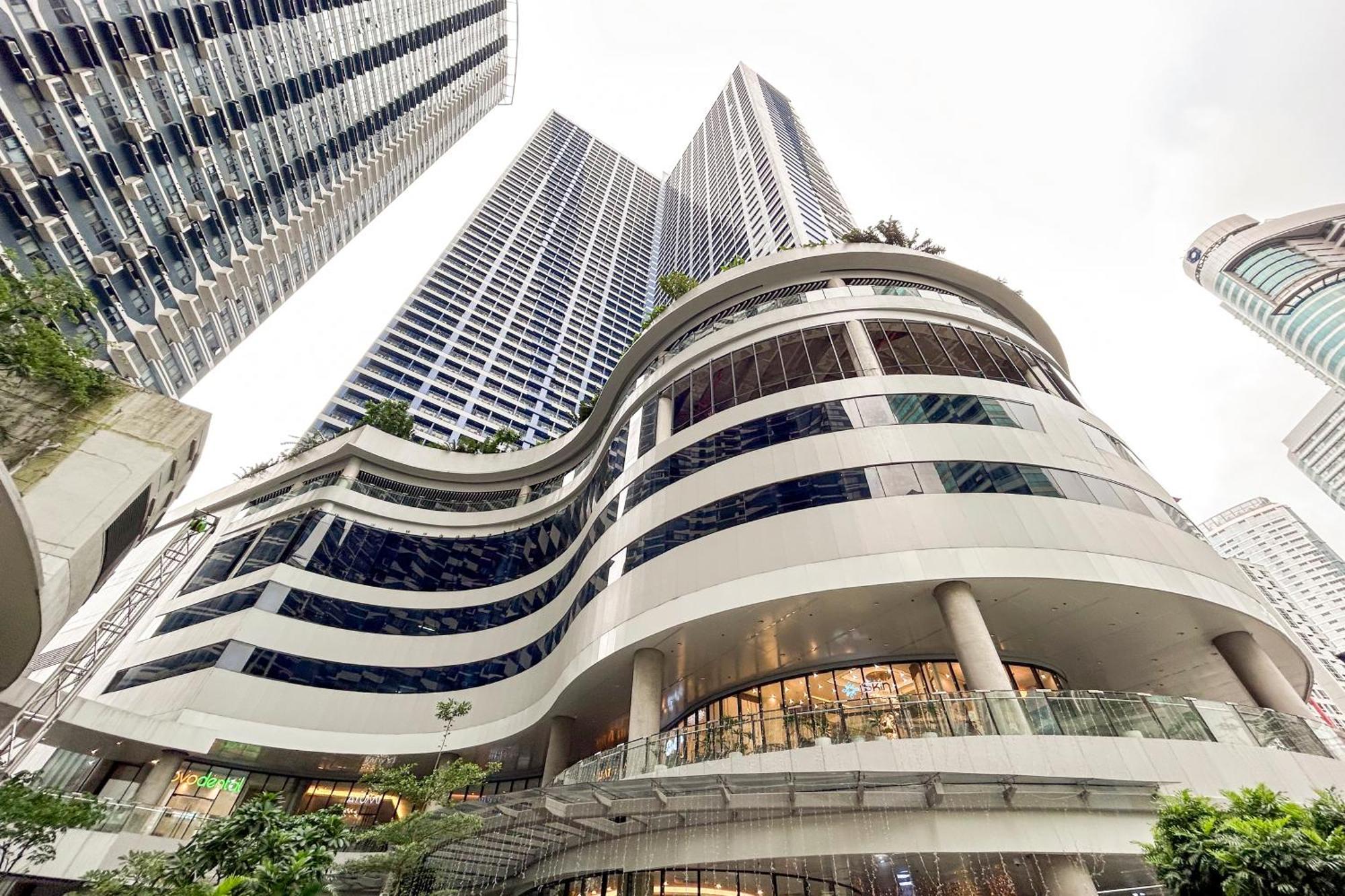 Newly Turned 0ver Cond0- Air Makati 1br With Balcony Apartment