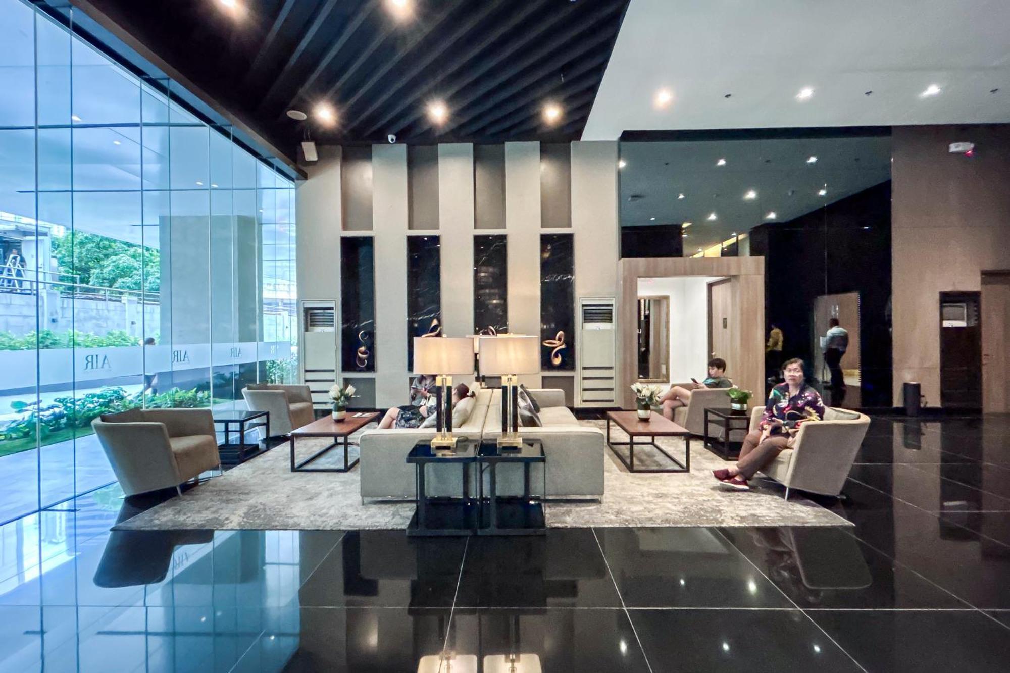 Apartment Newly Turned 0ver Cond0- Air Makati 1br With Balcony *