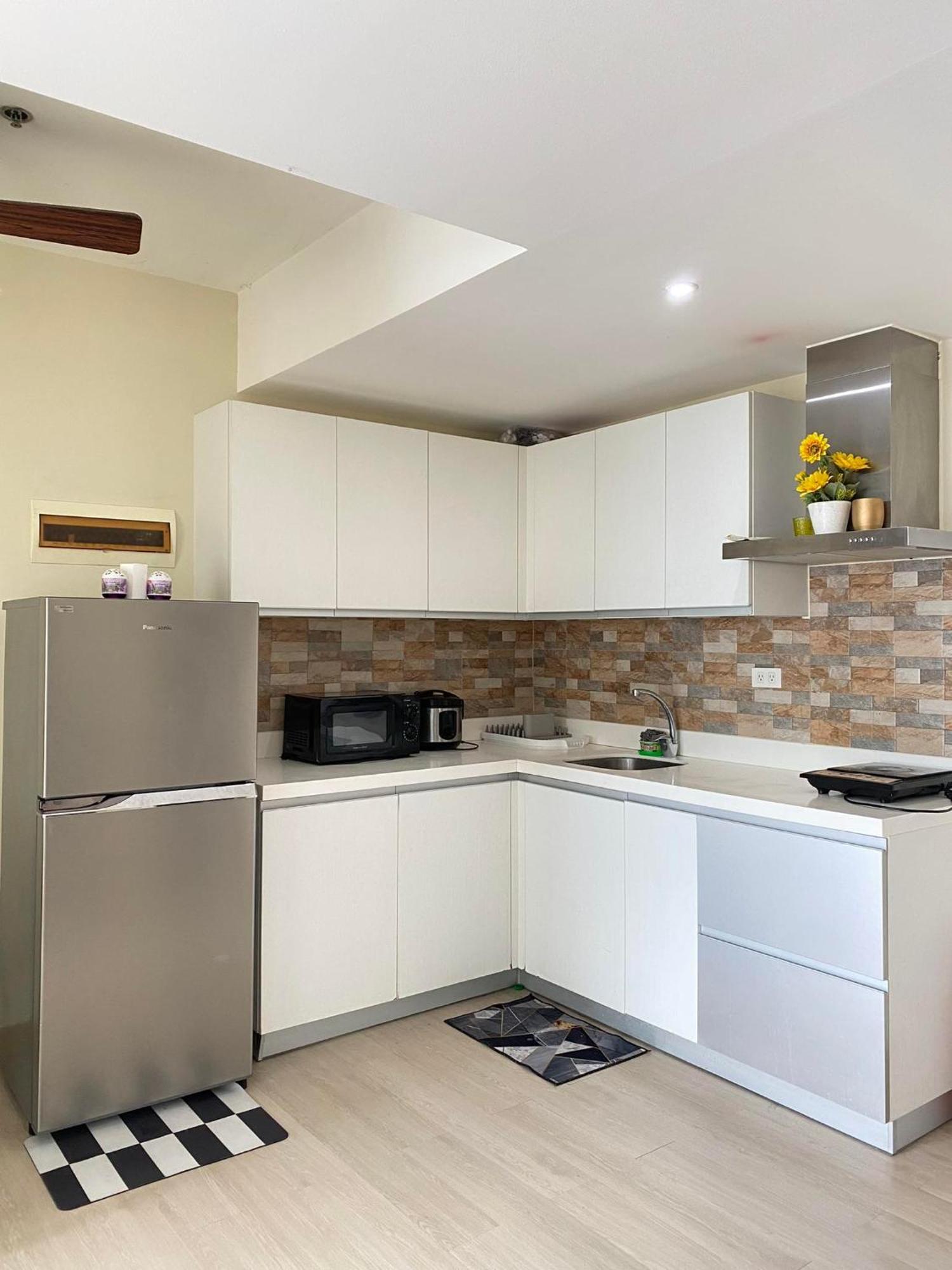 Aparthotel Quelson's Pad In Azure Beach Residences With Wave Pool Access
