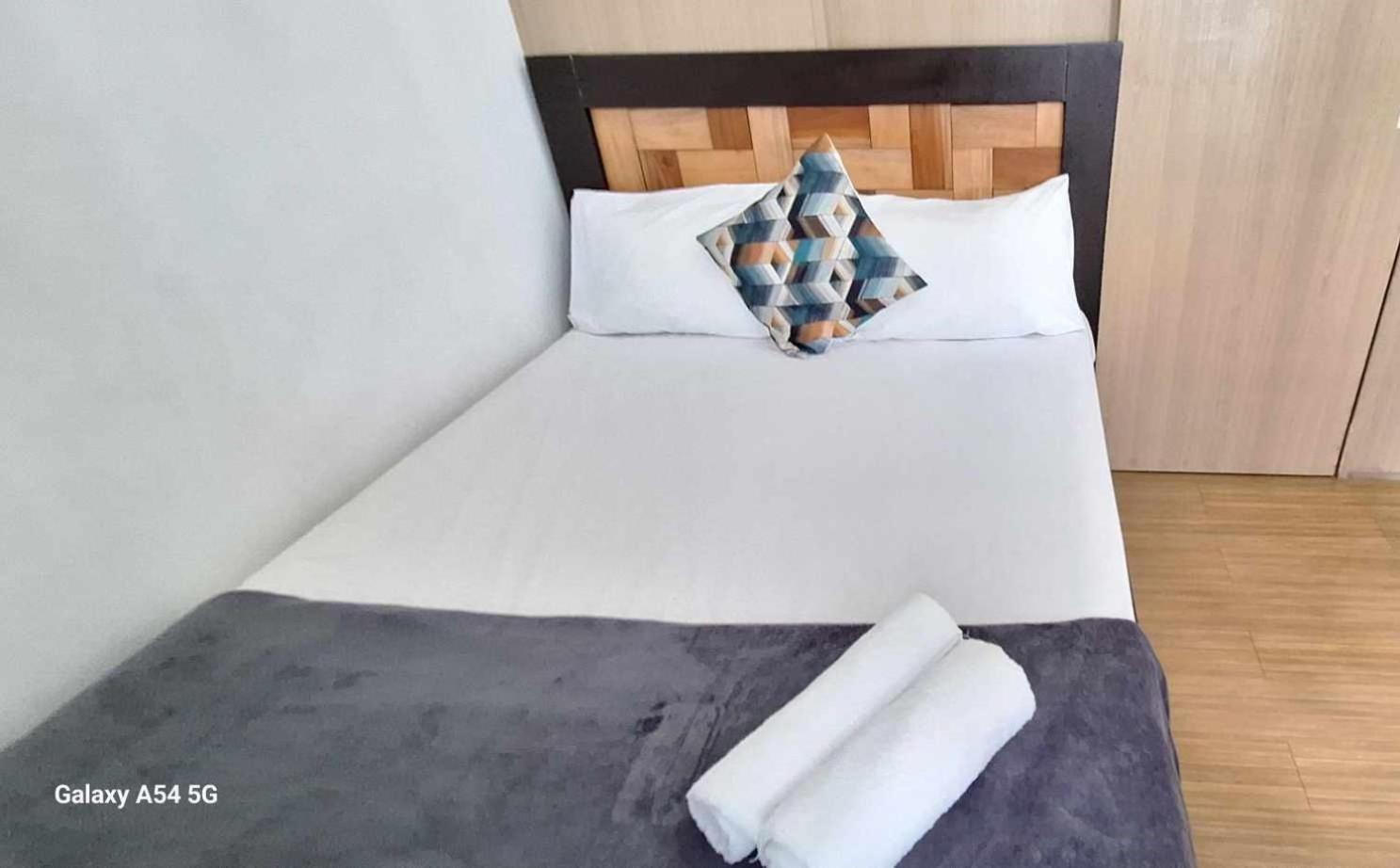 Bright And Cozy 1 Bedroom With Balcony Pool View And Wifi In Grace Residences Manila