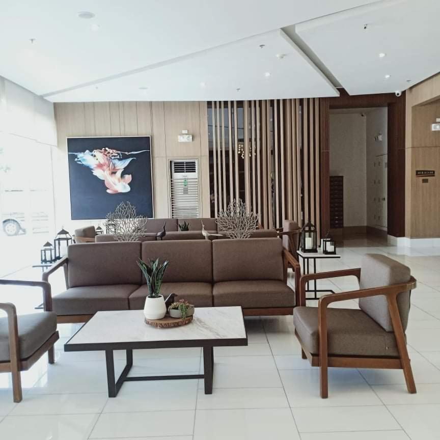 Comfy Unit With Wi-fi, Pinas City, Parking Rent Optional * Manila
