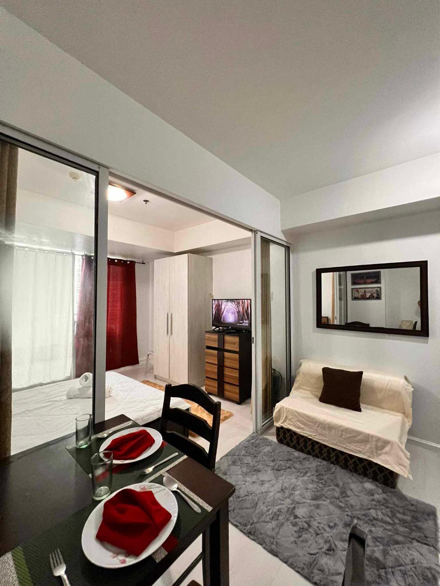 Quelson's Pad In Azure Beach Residences With Wave Pool Access Manila