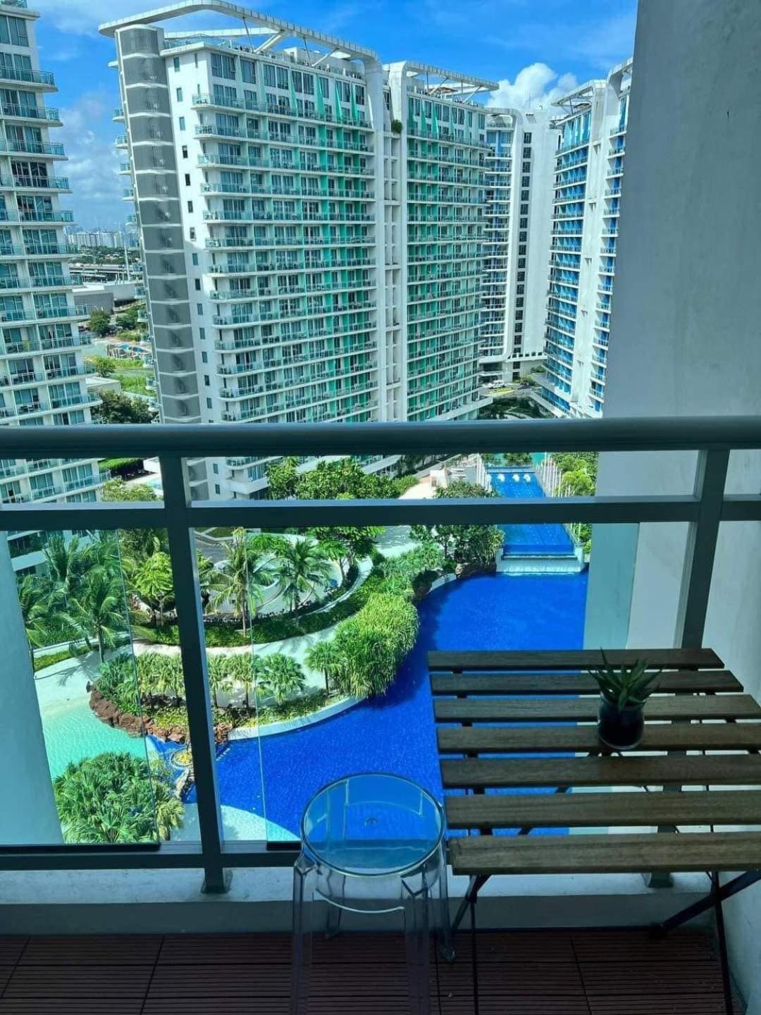 Azure Beach Residences Staycation Aparthotel *