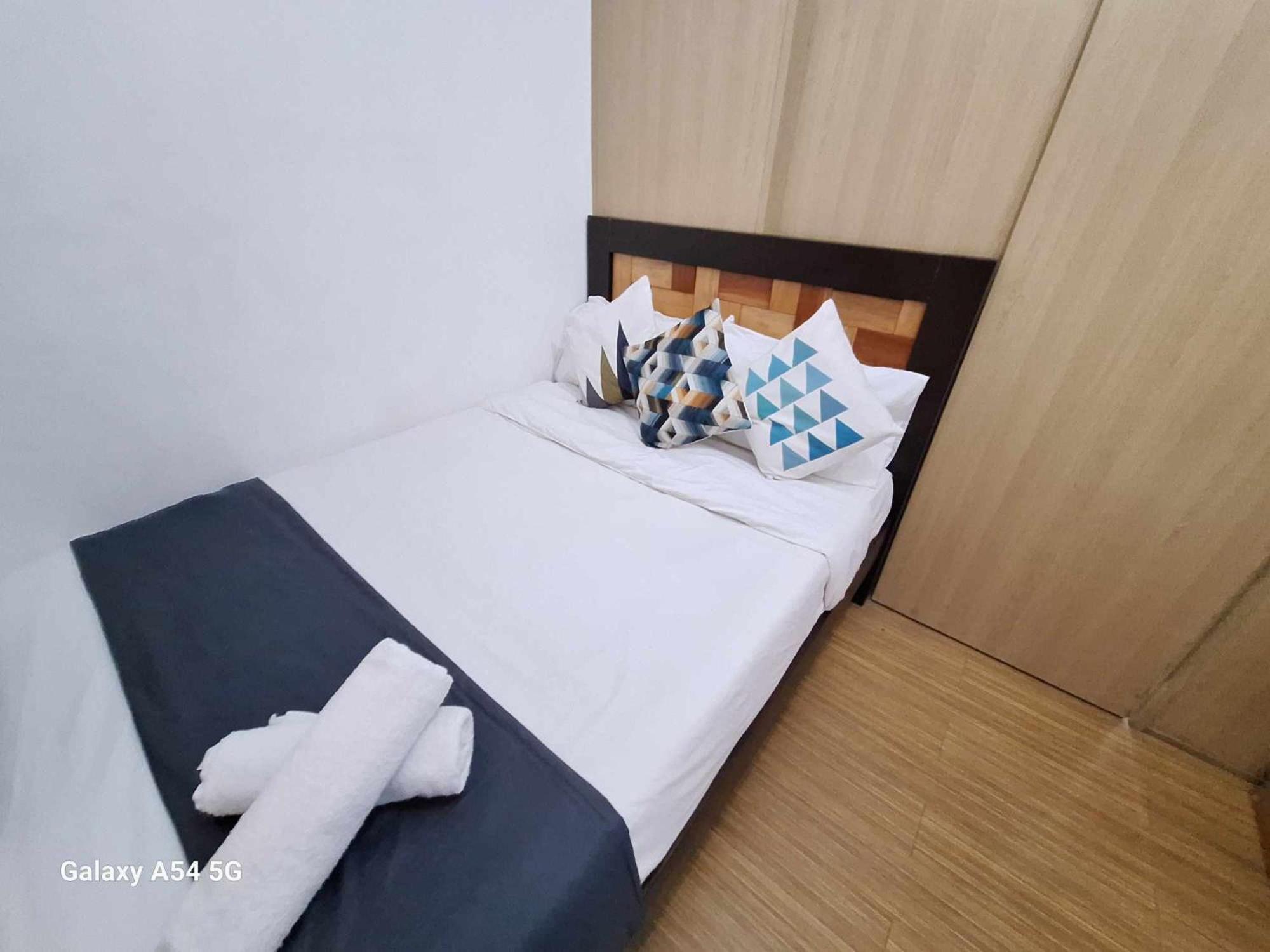 Bright And Cozy 1 Bedroom With Balcony Pool View And Wifi In Grace Residences Manila