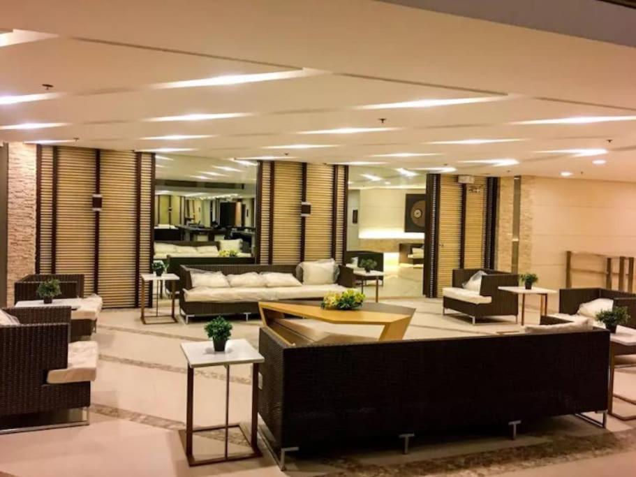 Affordable Condotel Near Airport Apartment *