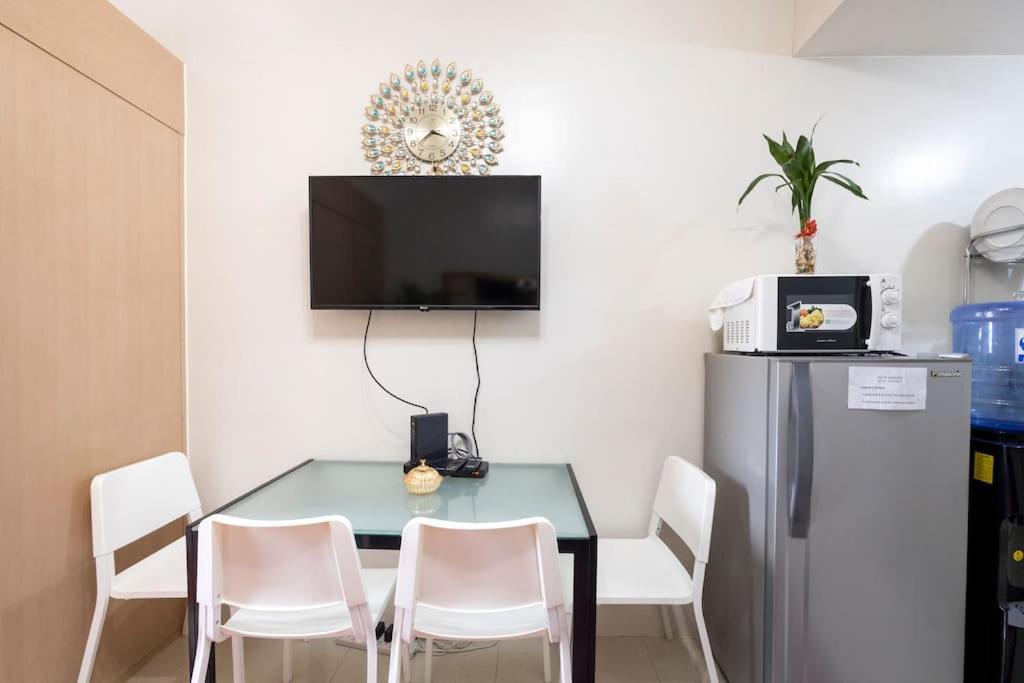 Affordable Condotel Near Airport Apartment