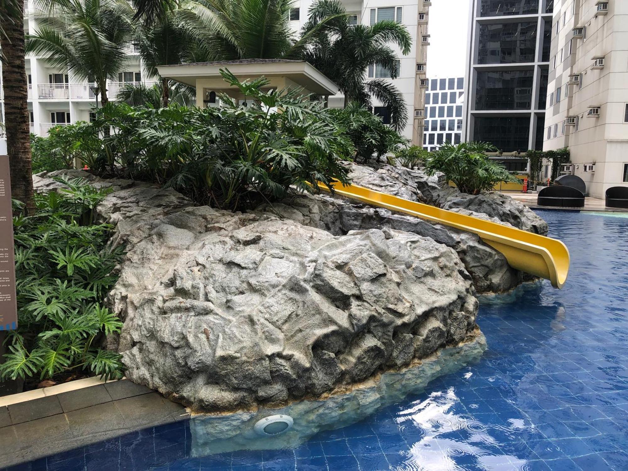Shore Residences, Mall Of Complex By Pbyy * Manila