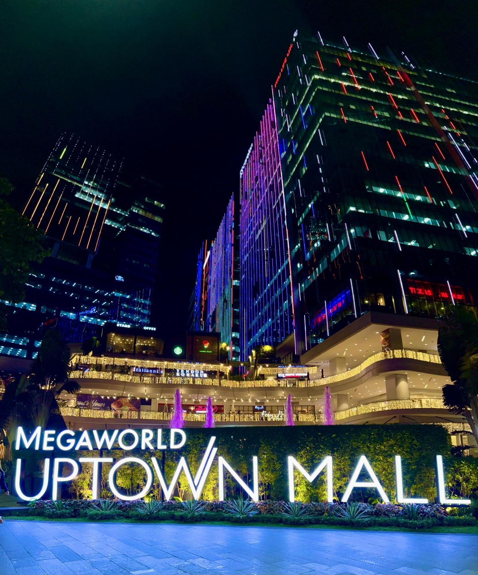 New & Modern Cozy 1br W/ Balcony@bgc, Wifi 300mbps Apartment Manila