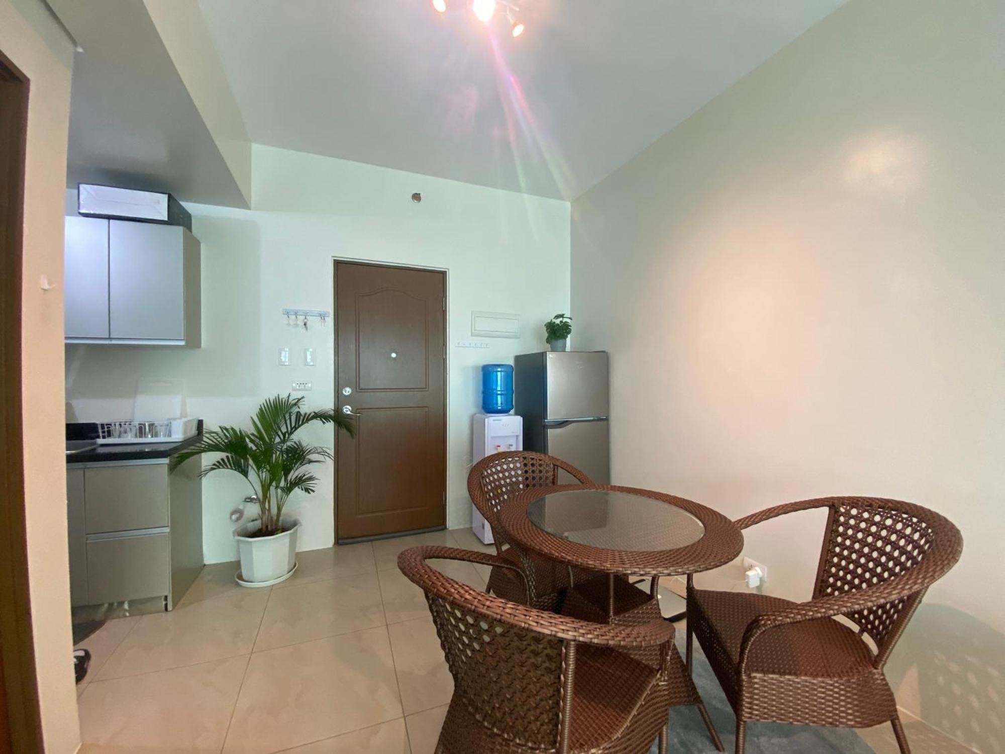 Family Size Staycation In Makati With New Year's Firework Balcony View *