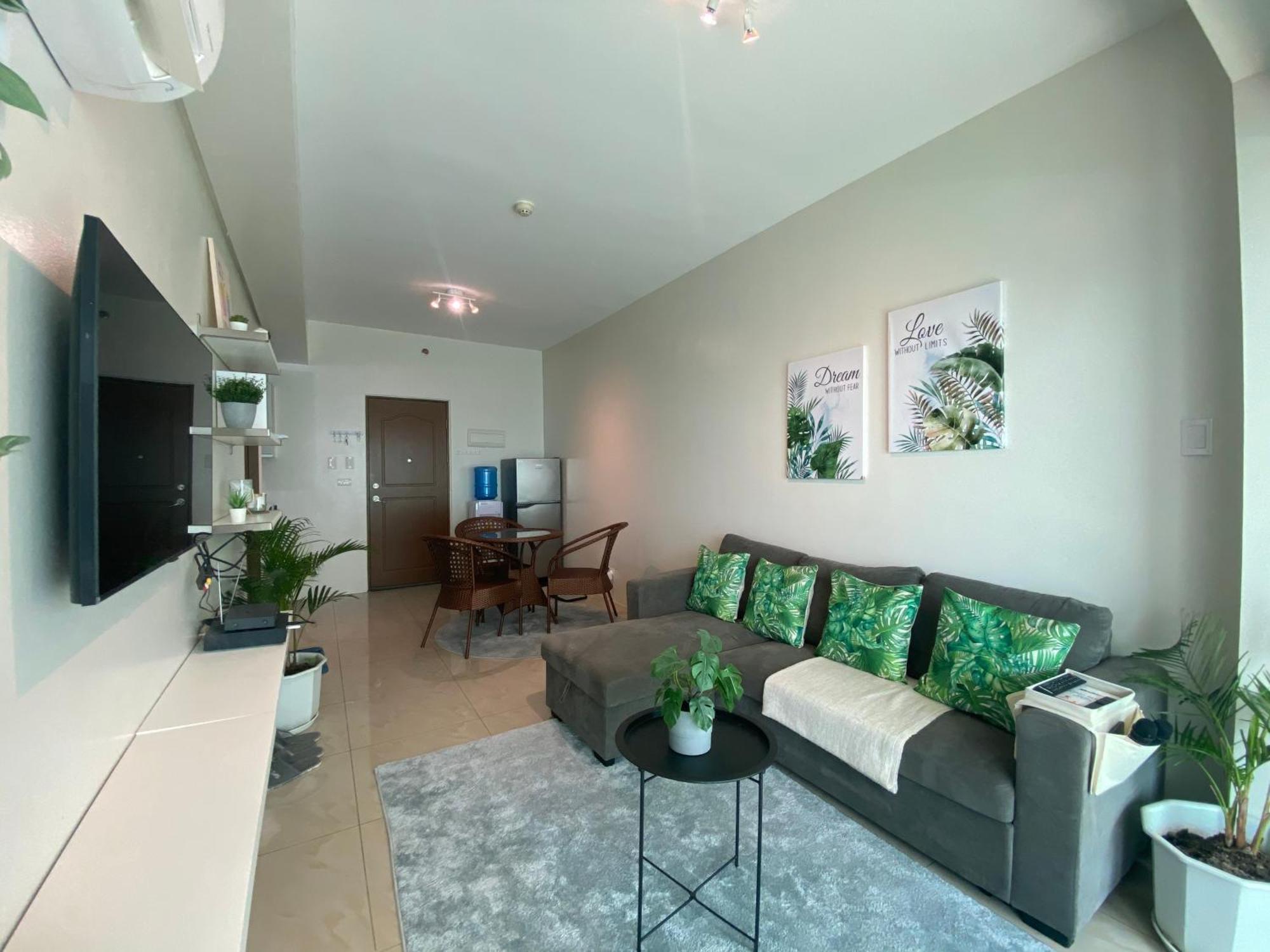 Family Size Staycation In Makati With New Year's Firework Balcony View Apartment Manila