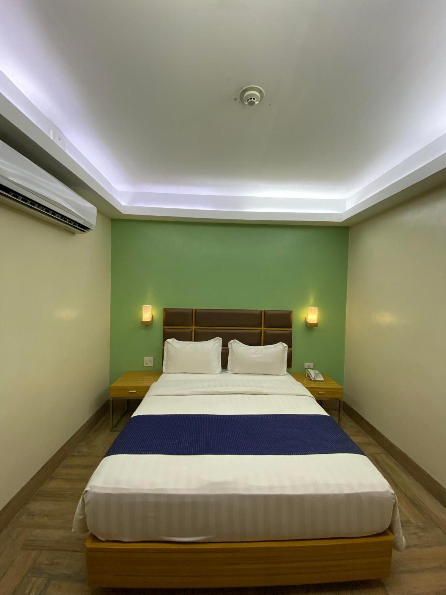 Sun Star Grand 3* Manila