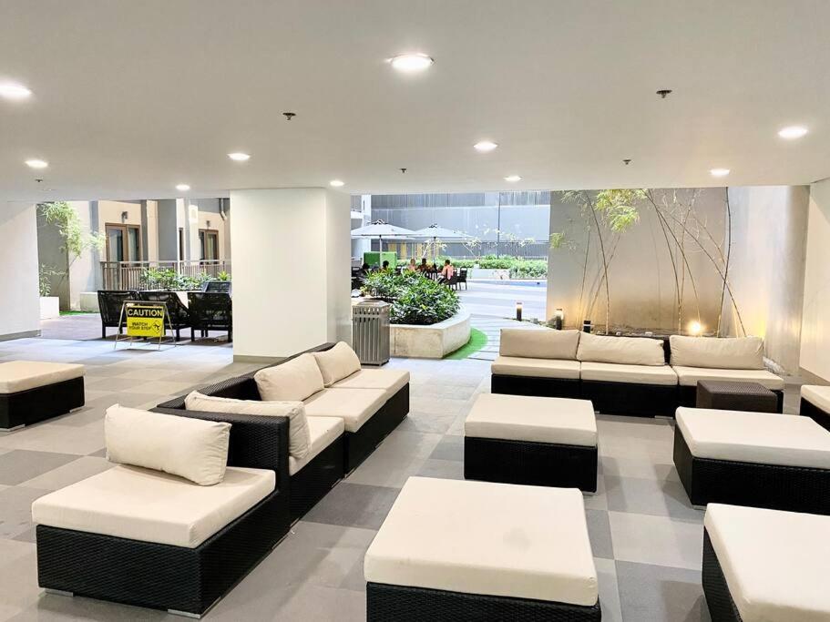 Claysky Staycation 1br Unit Near Moa With Netflix & Disneyplus *