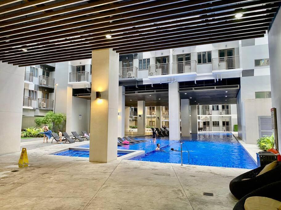 Claysky Staycation 1br Unit Near Moa With Netflix & Disneyplus * Manila
