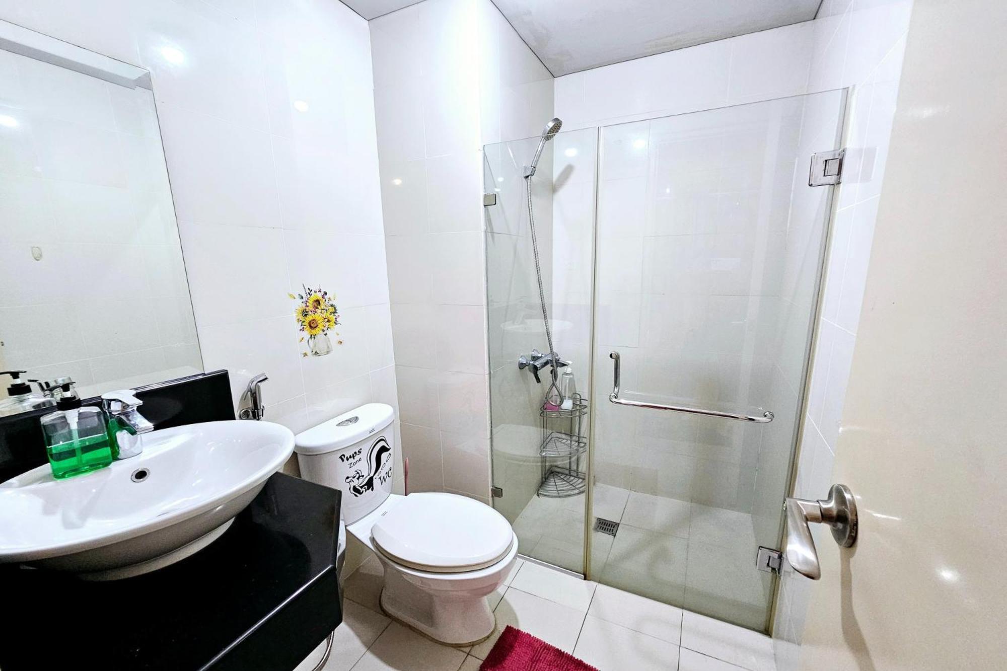 Prs At One Palm Tree Near T3 Airport *