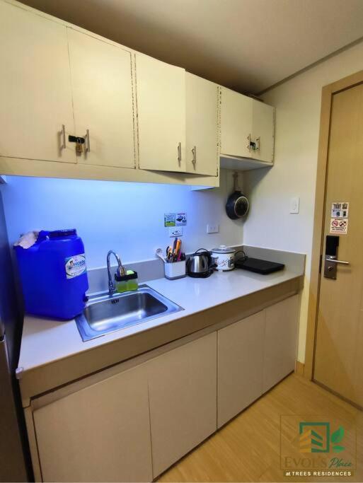Trees Residences Staycation Evol's Place Apartment *