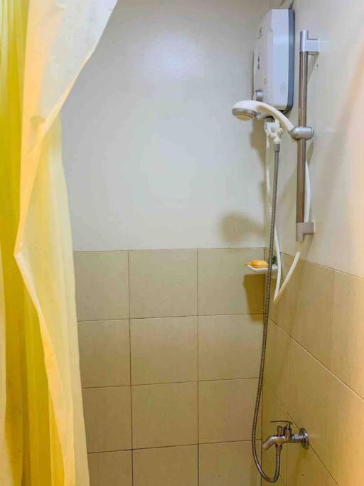 Trees Residences Staycation Evol's Place *