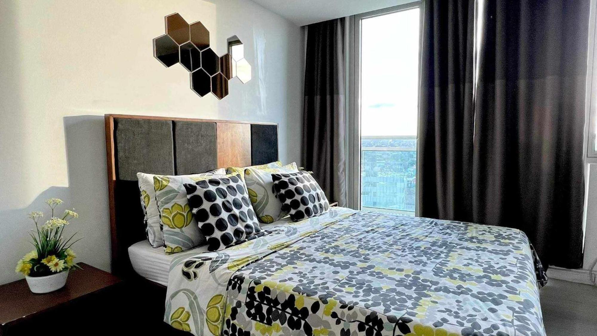 Aparthotel Azure Beach Residences Staycation