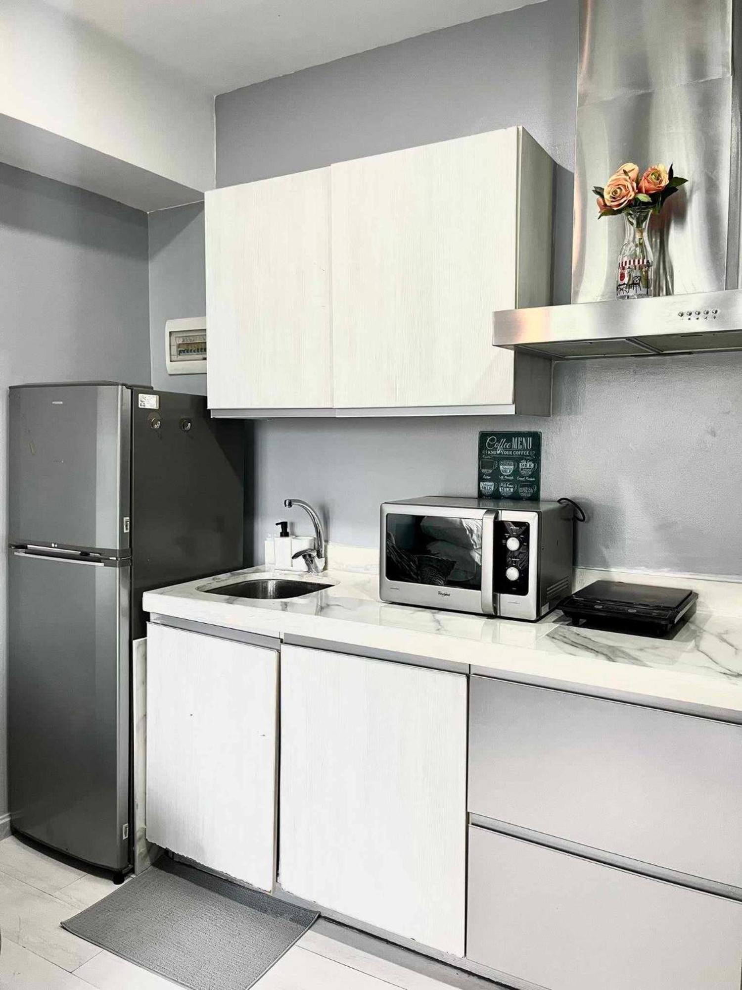 Aparthotel Azure Beach Residences Staycation *