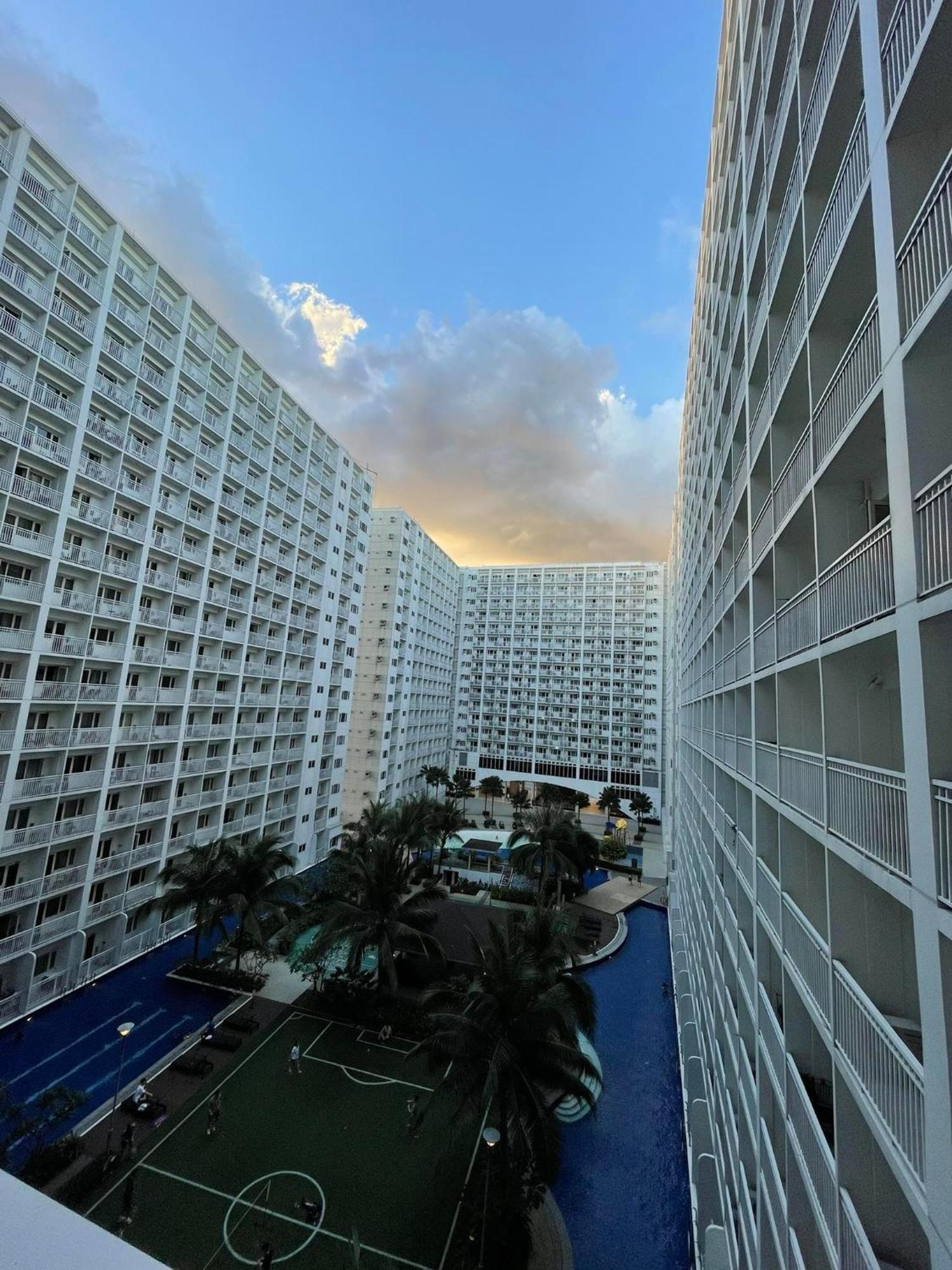 At Shore Residences, Mall Of Asia Complex By Pbyy *