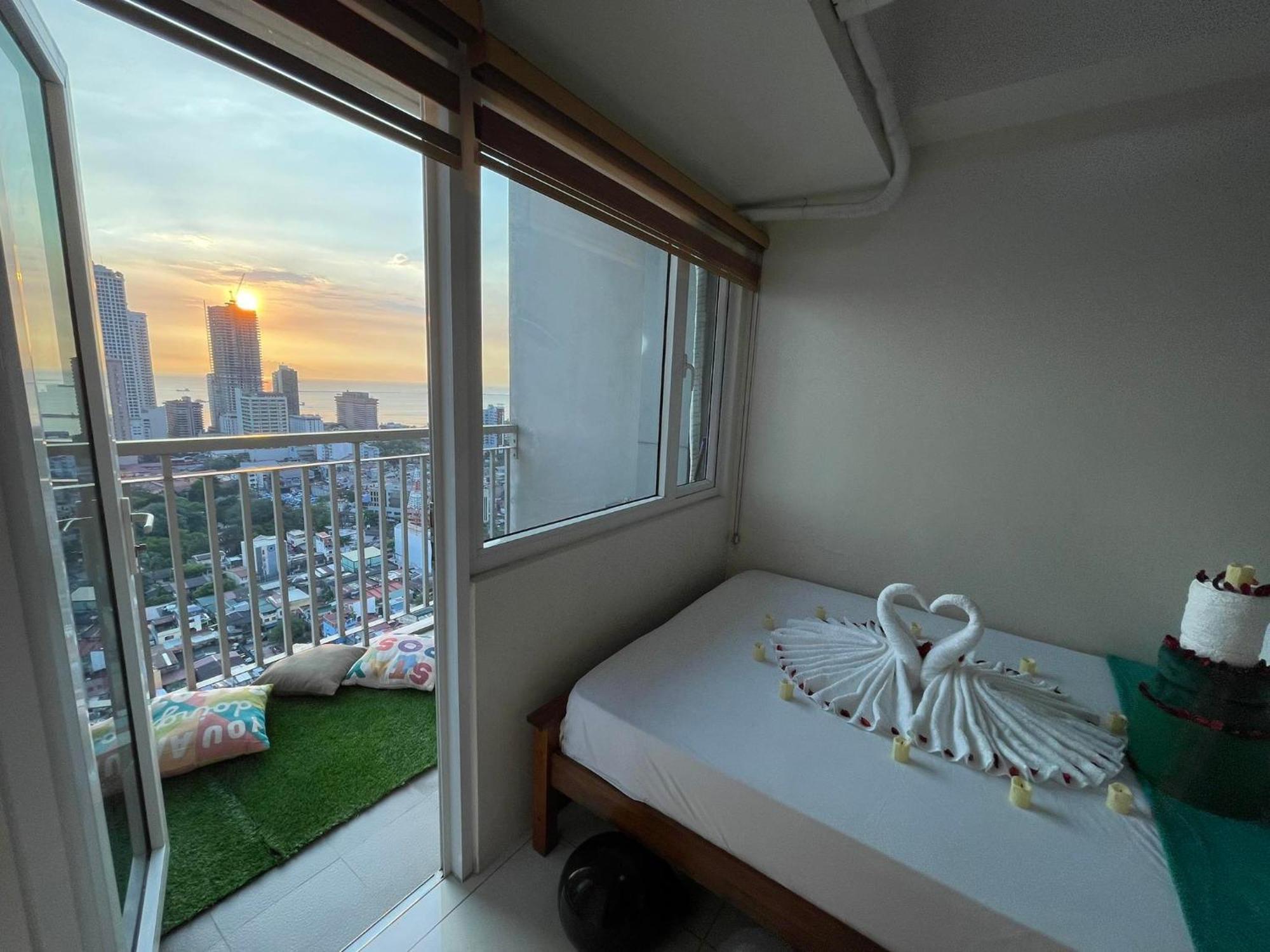 Aparthotel Staycation At Residences