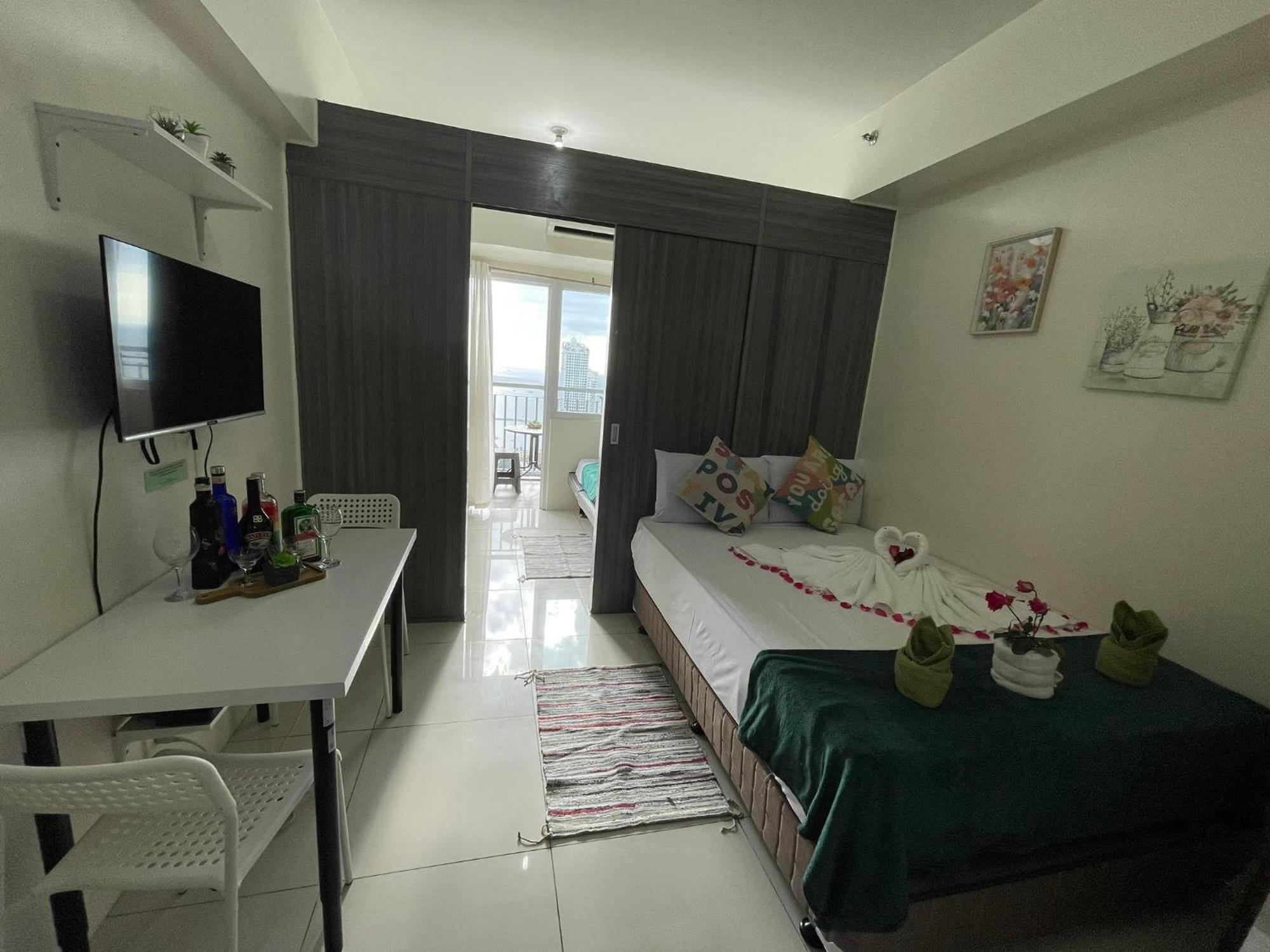 Staycation At Residences 2* Manila