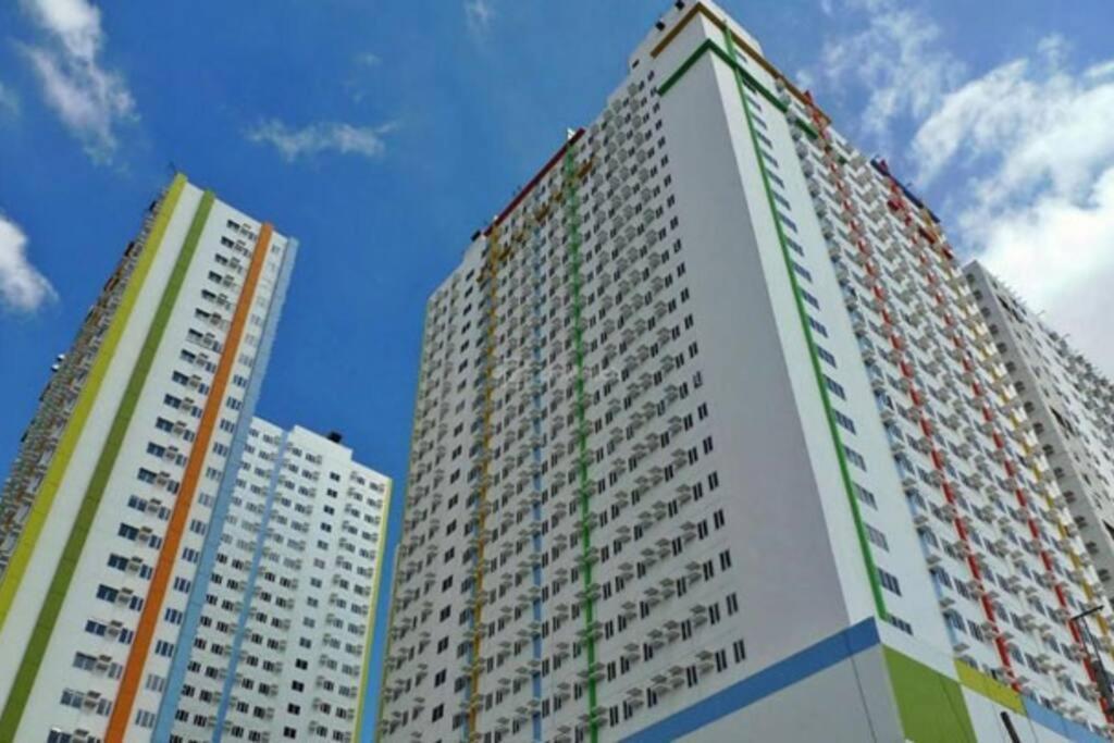 Apartment Doc's Place 2 @mplace With Wi-fi Manila