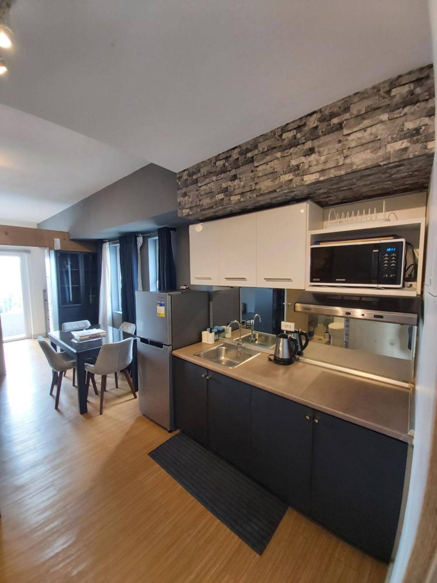 Beautiful 1br Simple Luxury Near Bgc Apartment Manila