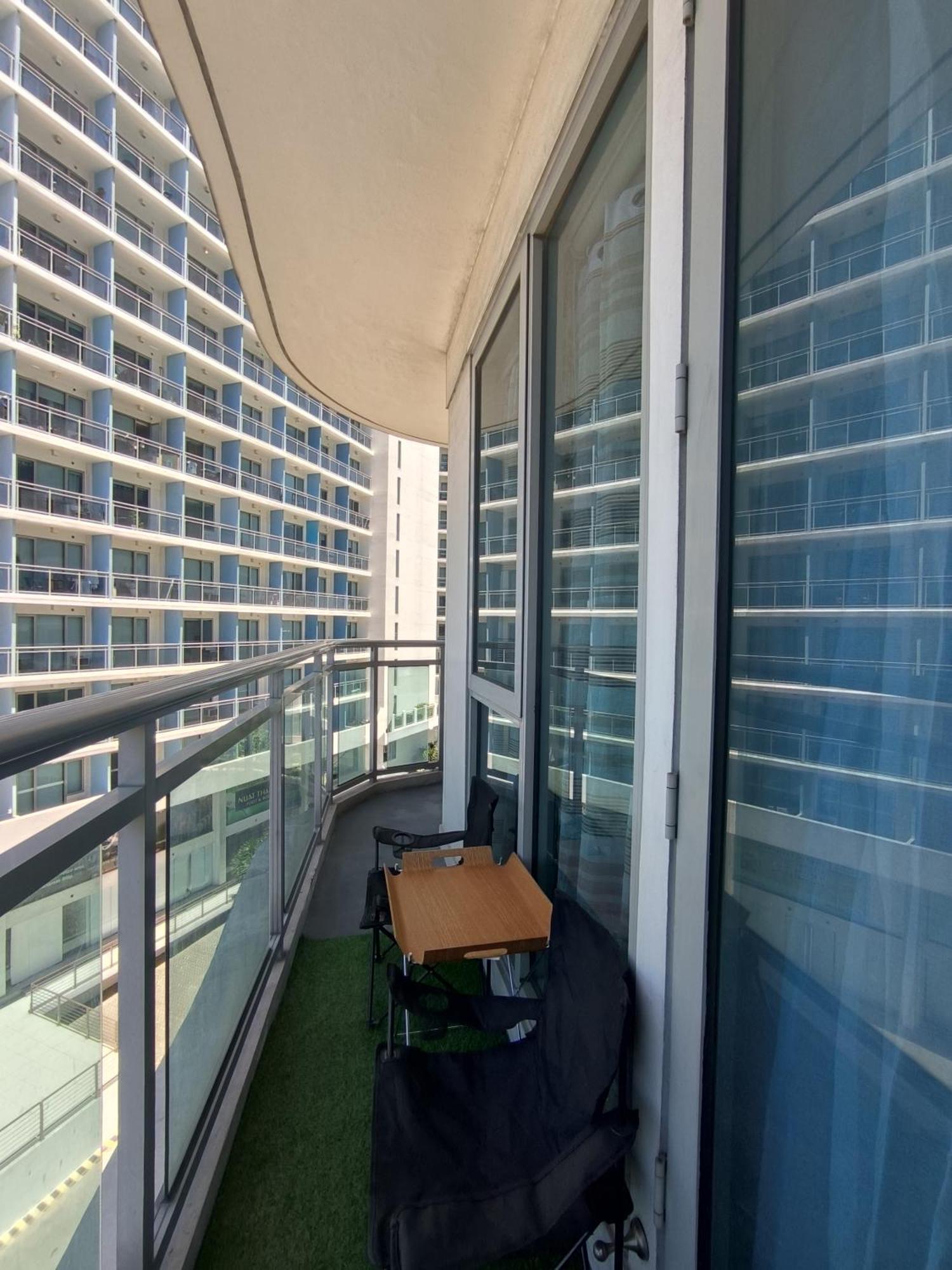 Affordable Cozy Staycation In Azure! Apartment Manila