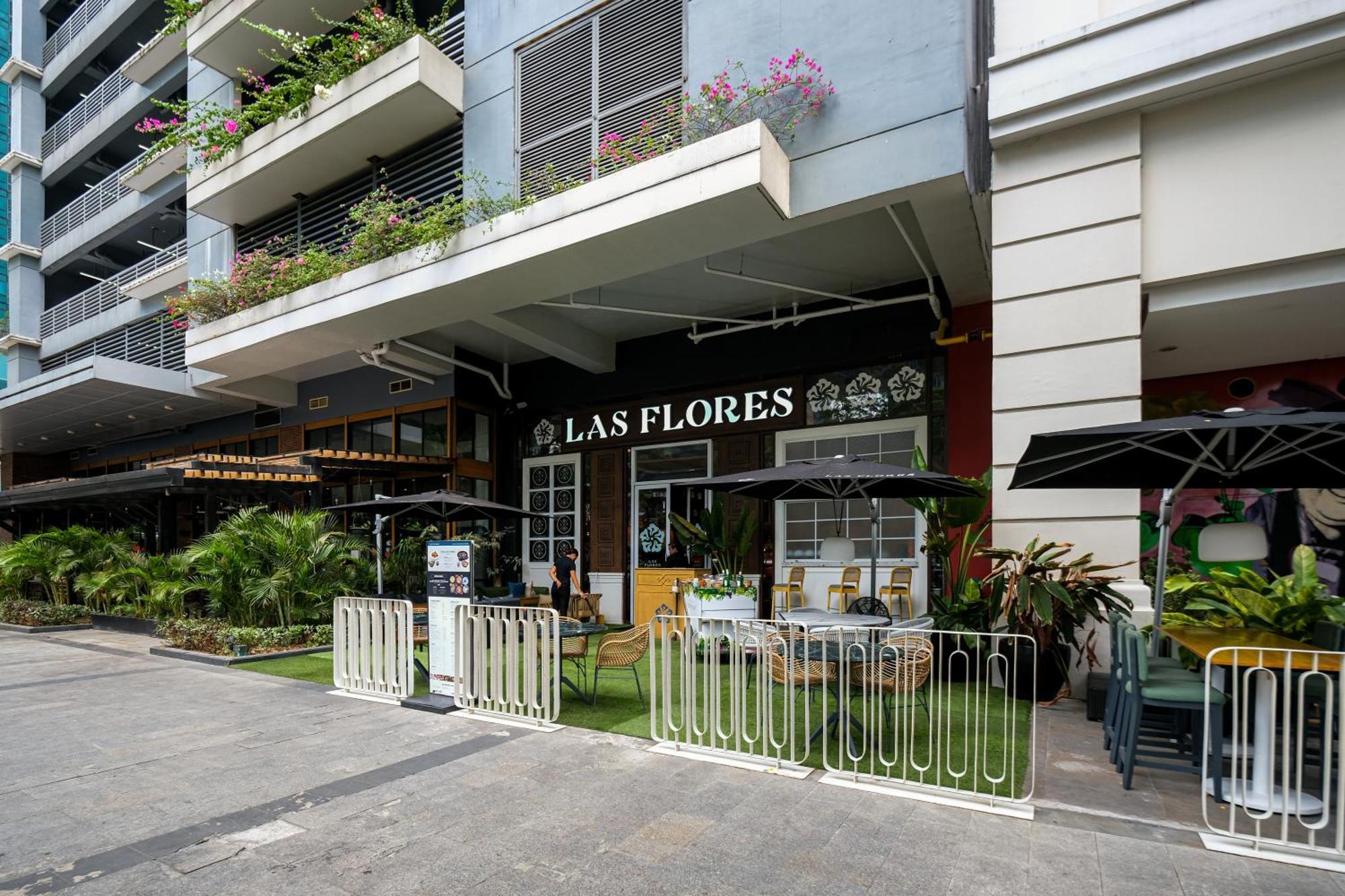 Apartment Bgc 2br Uptown Parksuites With Balcony And Bathtub *
