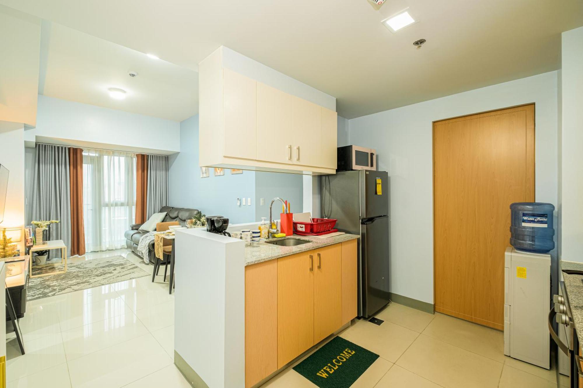 Bgc 2br Uptown Parksuites With Balcony And Bathtub