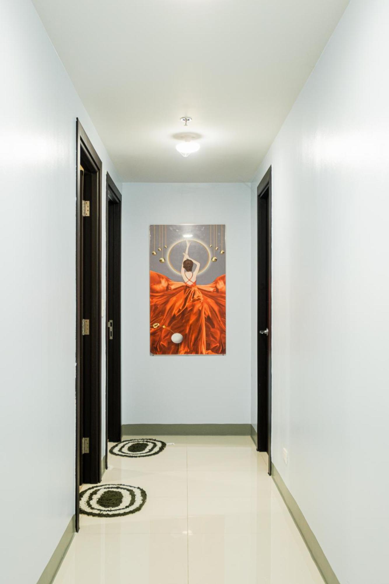 Bgc 2br Uptown Parksuites With Balcony And Bathtub *