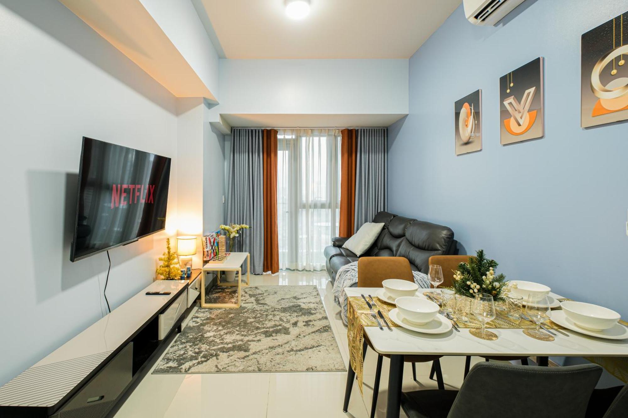 Bgc 2br Uptown Parksuites With Balcony And Bathtub